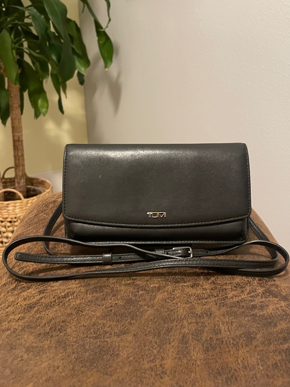 TUMI Black Leather Belden SLG Wallet Crossbody with removable thin strap, travel